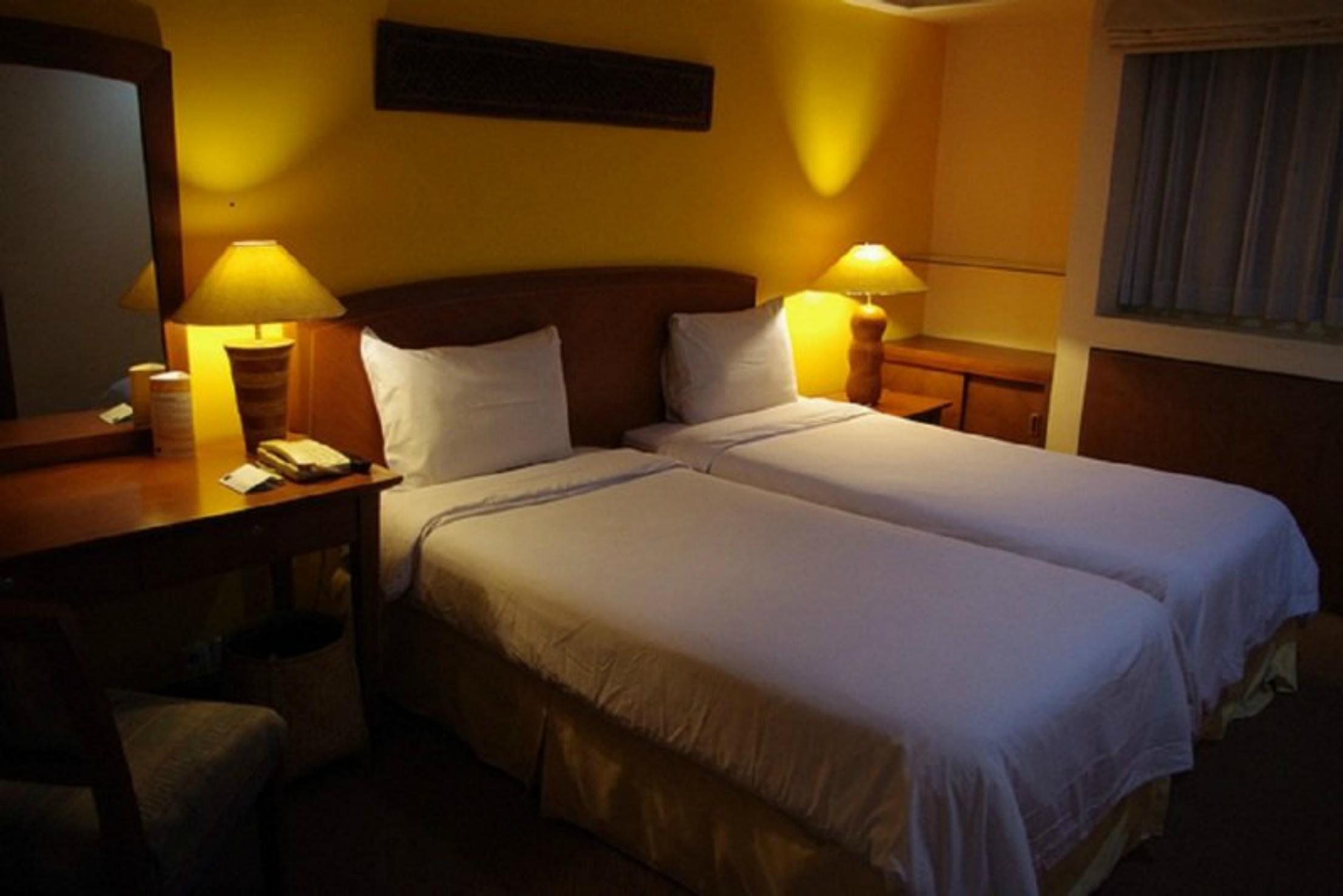 Grand Tropic Suites Hotel Surabaia Exterior foto
