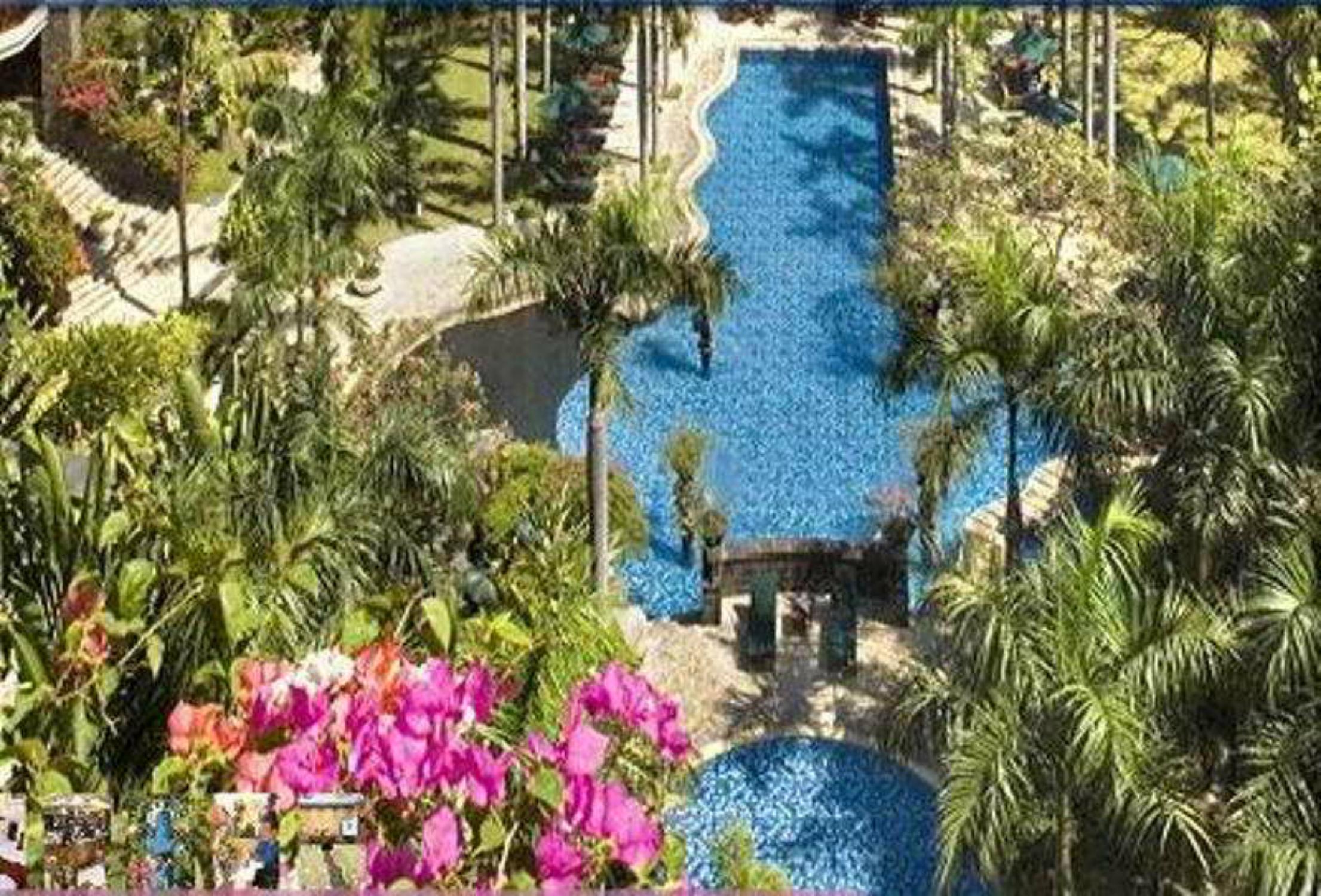 Grand Tropic Suites Hotel Surabaia Exterior foto